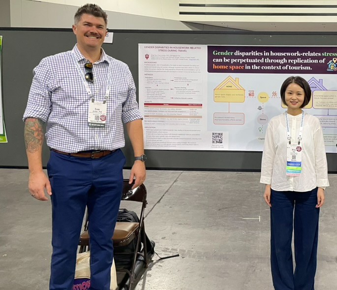 Ms. Yao presenting at APHA (right) with her mentor Dr. Evan Jordan (left).